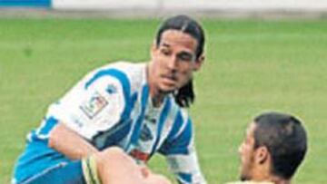 <b>AL FINAL.</b> Astudillo y el Alavés remontaron en los minutos finales.