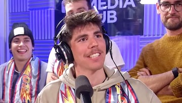 Ot Ferrer en La Sotana, con bufanda de su club de fans