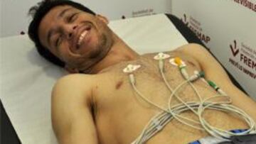 El jugador Alexandro Mendona dos Santos 'Cicinho' ha firmado su contrato como nuevo futbolista del Sevilla FC por cuatro temporadas.