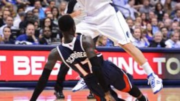 Calderón debutó con los Mavericks ante los Hawks en el American Airlines Center de Dallas.