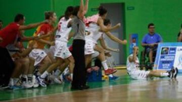 Las chicas de la Sub-20 celebran el pase a semifinales.