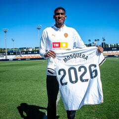 Oficial: Mosquera amplía su contrato hasta 2026