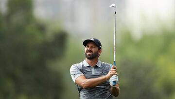 DUBAI, UNITED ARAB EMIRATES - FEBRUARY 02:  Sergio Garcia of Spain plays his second shot on the 1st hole during the first round of the Omega Dubai Desert Classic at Emirates Golf Club on February 2, 2017 in Dubai, United Arab Emirates.  (Photo by David Cannon/Getty Images)
