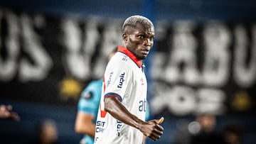 Nacional’s Nigerian striker has spent time at nine clubs. His speed, versatility and goals could help reinforce La Máquina’s attack.