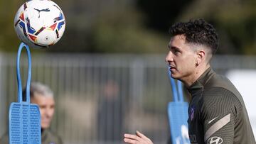 Gim&eacute;nez, en un entrenamiento del Atl&eacute;tico de Madrid.