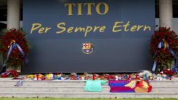 El Barcelona abrio el espacio de condolencias para homenajear a Tito Vilanova en el Camp Nou.