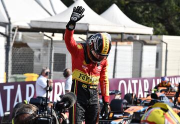 Alegría del piloto de Ferrari, Carlos Sainz, tras conseguir la pole en el Gran Premio de Italia de Fórmula 1 disputado en el circuito de Monza.