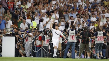 Xabi Alonso, durante su presentaci&oacute;n con el Real Madrid, en 2009.