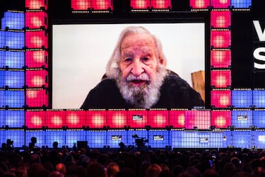 Noam Chomsky, psicolingüista: “No deberíamos estar buscando héroes, deberíamos perseguir buenas ideas”