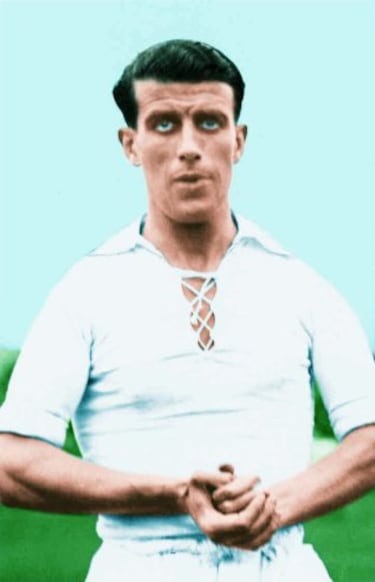 Jugador del Real madrid de 1935 a 1942 y del Valencia de 1942 a 1946.