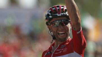 GRA218. SAGUNTO (VALENCIA), 24/08/2017.- El polaco Tomasz Marczynski (Lotto-Soudal) celebra su victoria en la sexta etapa de la Vuelta a España que se ha disputado entre Villareal y Sagunto, de 204,4 kilómetros. EFE/Javier Lizon