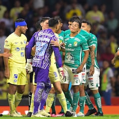 León’s Lucas Romero speaks after being kneed by referee Fernando Hernández in América Liga MX clash