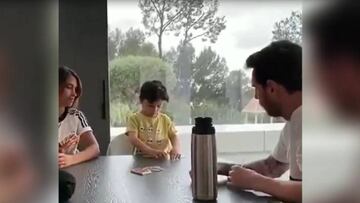 El divertido momento que pasó Messi cuando le enseñó a su hijo jugar UNO