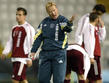 Su primera experiencia como entrenador principal fue en el Vitesse, su buen hacer en este equipo modesto le lleva a entrenar al Ajax en 2001. Estuvo 4 temporadas al frente del conjunto ajacied consiguiendo 2 ligas y 1 copa.