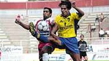 <B>NOCHE DE ESTRELLAS</B>. Dos de los mejores conjuntos del Grupo 4 se verán hoy las caras en Carranza.