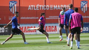 João Félix en una sesión del Atlético postparón, junto a Vitolo y Lemar, entre otros.