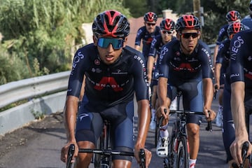 Egan Bernal, Richard Carapaz, Andrey Amador, Jonathan Castroviejo, Michal Kwiatkowski, Luke Rowe, Pavel Sivakov y Dylan van Baarle entrenan para el Tour de Francia 2020.