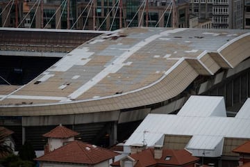 Part of the roof at Riazor was blown away by high winds