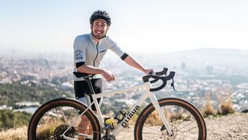 Bojan Krkic, con una de las nuevas bicicletas de la marca GUAVA.