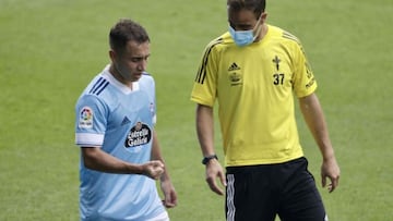 El futbolista turco-danés Emre Mor se retira lesionado de un partido del Celta.