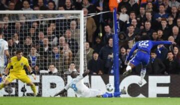 2-0. Willian anotó el segundo tanto.