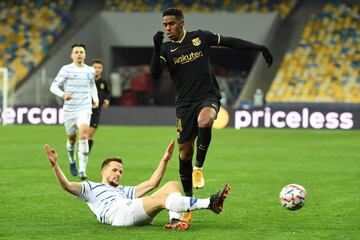 Junior Firpo y Tomasz Kedziora.