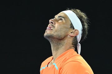 Rafa Nadal ha perdido en el Abierto de Australia contra el estadounidense McDonald tras sentir dolores en su cadera que no le han dejado continuar con normalidad.