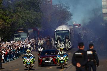 Recibimiento al autobús del Real Madrid, antes de enfrentarse al Manchester City.