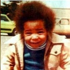 ¿Quién es este crío que se convirtió en leyenda del Arsenal?