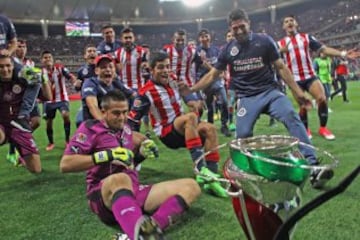 Guadalajara venció en penales a Morelia en una noche llena de magia en el estadio Chivas. ¡Aquí tienes las fotos para el recuerdo!