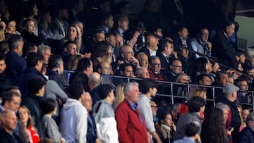 La afición protesta al palco.