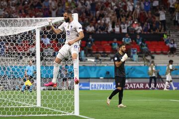 1-1. Karim Benzema celebra el primer gol que marca de penalti.