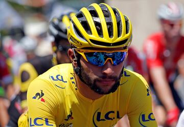 Gaviria tuvo la fortuna de correr una etapa vestido de amarillo pero metros antes de terminar la fracción sufrió una caída que le quitó toda opción de mantener la camiseta de líder.