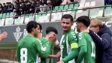 Rodrigo Marina celebra un gol.