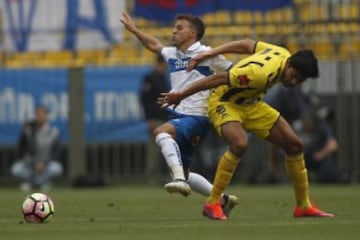 Futbol, Everton vs Universidad Catolica. 
Segunda fecha, campeonato de Clausura 2016/17.
El jugador de Universidad Catolica  Diego Buonanotte , izquierda ,  disputa el balon con Ivan Ochoa de Everton durante el partido de primera division en el estadio Sausalito de Via del Mar, Chile.
12/02/2017
Marcelo Hernandez/Photosport
*************

Football, Everton vs Universidad Catolica.   Second date, Closure Championship 2016/17.
Universidad Catolica's player Diego Buonanotte , left ,  battles for the ball against Ivan Ochoa of Everton during the first division football match held at the Sausalito stadium in Via del Mar, Chile.
12/02/2017.
Marcelo Hernandez/Photosport