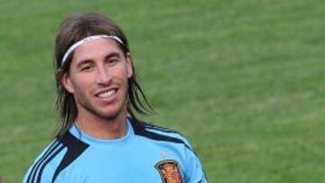 El central madridista en un entrenamiento con la Selecci&oacute;n espa&ntilde;ola.