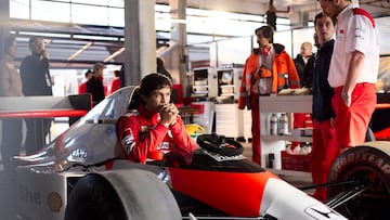 SENNA. Gabriel Leone as Ayrton Senna in Senna. Cr. Alan Roskyn/Netflix ©2024