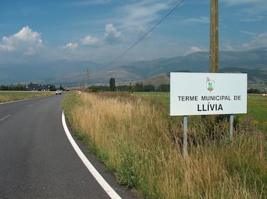 El pueblo español que está rodeado de territorio francés y protagonizó la guerra más divertida del siglo XX