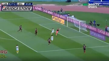 Braian Romero acercó mucho el título de la Sudamericana a Defensa y Justicia con un maravilloso toque con el que superó por alto al arquero.