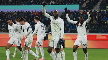 Bergamo (Italy), 18/01/2025.- Napoli'Äôs Romelu Lukaku (C) celebrates with his teammates after scoring the 2-3 goal during the Italian Serie A soccer match between Atalanta BC and SSC Napoli in Bergamo, Italy, 18 January 2025. (Italia, Roma) EFE/EPA/MICHELE MARAVIGLIA