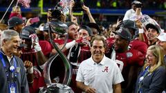 Nick Saban, el m&iacute;tico entrenador de Alabama Crimson celebra la victoria sobre los Spartans 38-0 en la Goodyear Cotton Bowl celebrada en el AT&amp;T Stadium de Arlington, Texas.