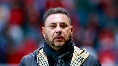 Antonio Mohamed, sobre Santiago Simón: “Se está buscando un jugador de ese perfil”