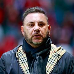 Antonio Mohamed, sobre Santiago Simón: “Se está buscando un jugador de ese perfil”