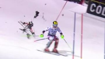 Kristoffersen gana y a Hirscher casi le impacta un dron