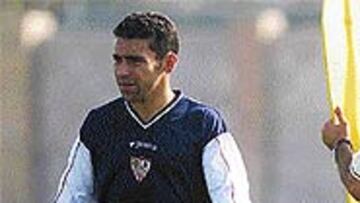 <B>SATISFACCIÓN</B>. David cumple su deseo de renovar su contrato antes de que empiece el campeonato.