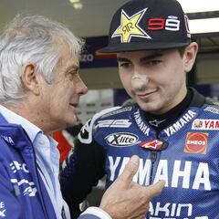 Agostini le tiende la mano a Lorenzo para firmar la paz