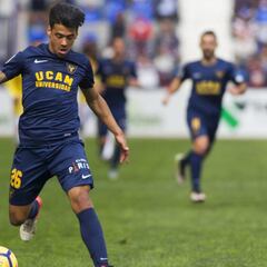 El UCAM aguanta el asedio final y araña un punto en Anduva