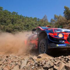 Un pinchazo retrasa a Dani Sordo en Turquía