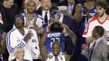 <b>OTROS TIEMPOS. </b>Stern y Wade sonríen en el All Star, hoy son rivales.