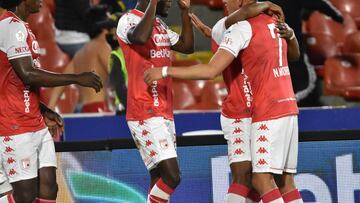 BOGOTÁ - COLOMBIA, 30-04-2022: Independiente Santa Fe y Jaguares de Córdoba en partido por la fecha 18 como parte de la Liga BetPlay DIMAYOR I 2022 jugado en el estadio Nemesio Camacho El Campín de la ciudad de Bogotá. / Independiente Santa Fe and Jaguares de Cordoba in match for the date 18 as part of BetPlay DIMAYOR League I 2022 played at Nemesio Camacho El Campin stadium in Bogota.Photo: VizzorImage / Felipe Caicedo / Staff